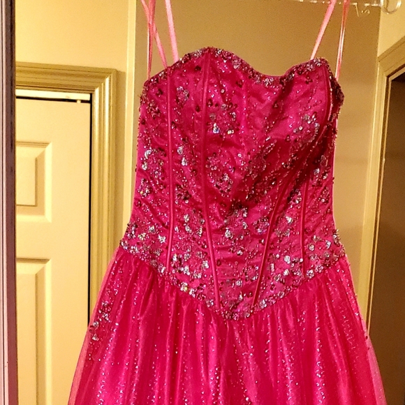 Prom/Pageant dress. - Picture 4 of 8